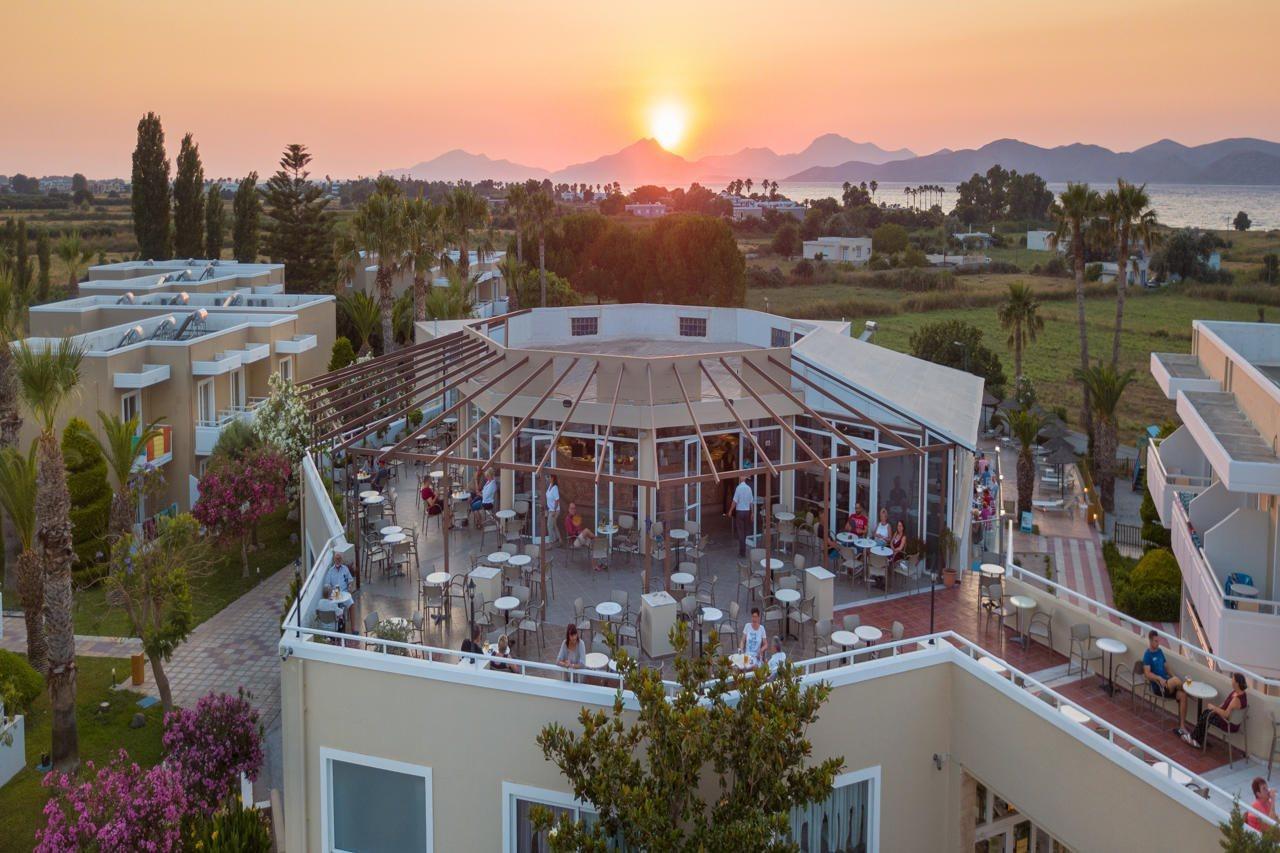 Corali Hotel Tigkaki  Exterior photo