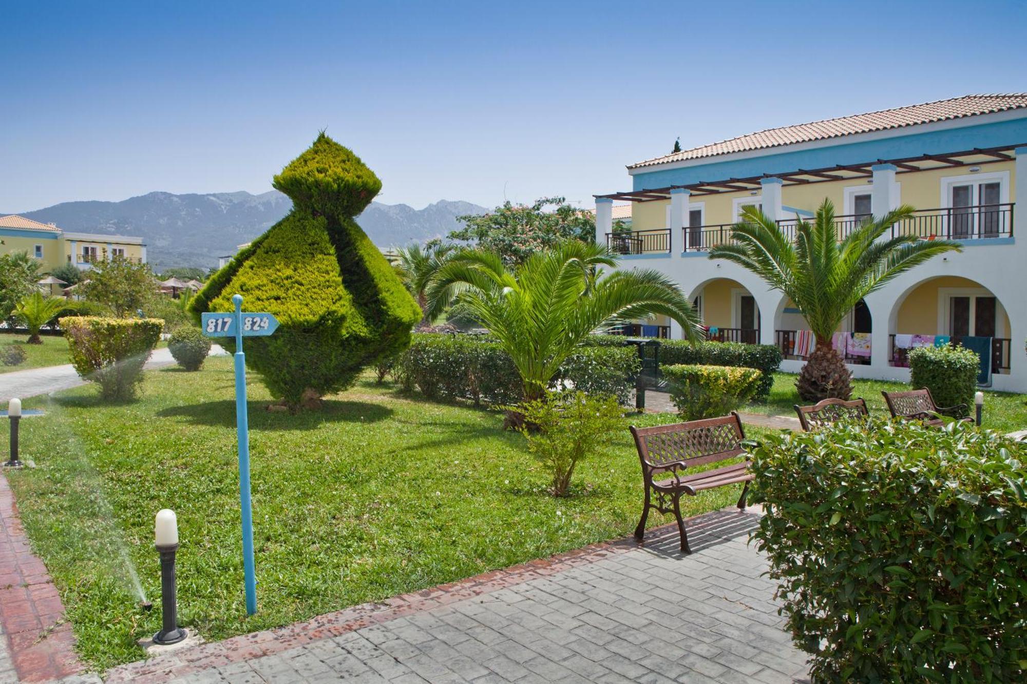 Corali Hotel Tigkaki  Exterior photo